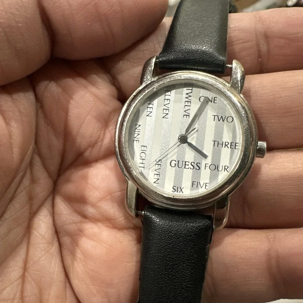 Working Vintage Guess Unisex Watch 1993 Silver Tone Gray Fancy Dial 34mm Fit 7.5